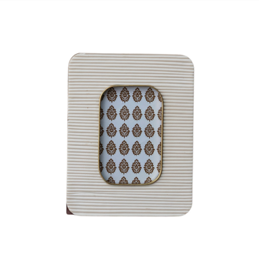 4x6 Resin Ribbed Photo Frame with Brass Inlay