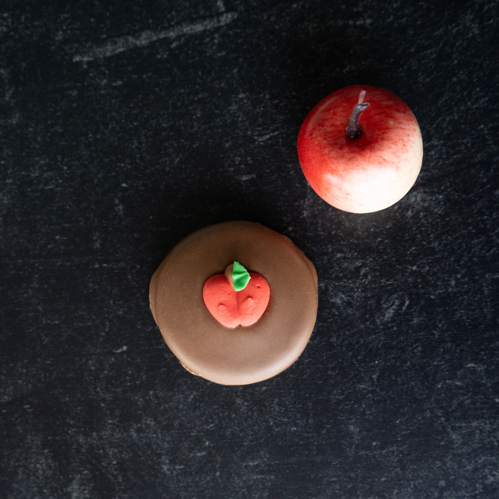 Single Apple Chocolate Oreo